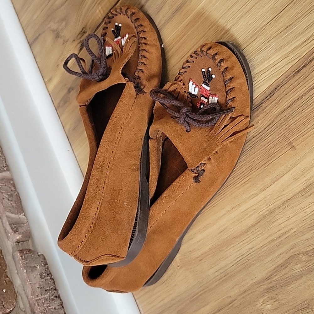 Minnetonka Beaded Moccasin Size 8